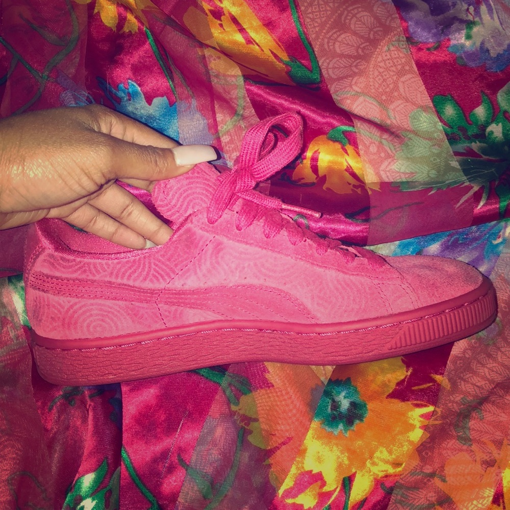Hot pink pumas
